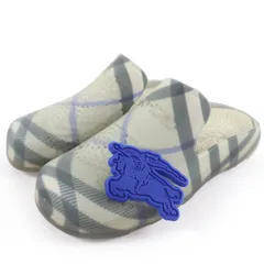 未使用品☆BURBERRY バーバリー チェック柄 ロゴチャーム付 フラット ラバー サンダル ライトグレー 35 箱付き イタリア製 レディースのサムネイル