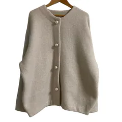 美品 23AW Rirandture リランドチュール パール釦コクーンニットジャケット 83355530 サイズ2 オフホワイト レディース 古着 中古 USEDのサムネイル