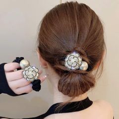 CHANEL チャーム付きパール カメリアヘアゴム ノベルティ - メルカリ