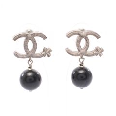 CHANEL ココマーク カメリア スイングピアス - メルカリ