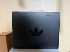 新品) アディダス ミニキャリーケース 白のサムネイル
