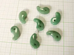 ≪パワーストーン≫【グリーンジェード（緑翡翠）】　大きめの古代形状勾玉30ｘ18ｘ9mm　小前田古墳群の近所から発送　3004