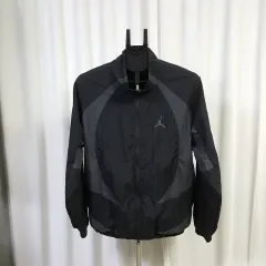 23年 NIKE ジョーダン メンズ ウィンドブレーカー ジップアップ ブラック 110のサムネイル