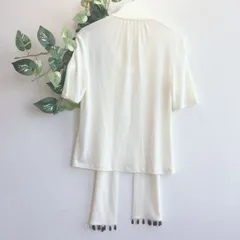 美品✨ クリスチャンオジャール CHRISTIAN AUJARD PARIS カットソー ストール付き アイボリー オフホワイト きれいめ 上品 エレガント フェミニン シンプル 高級感 無地 トリアセテート 装飾 軽量 日本製風 百貨店ブランドティアドロップのサムネイル