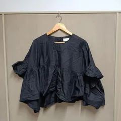 【美品】【新品タグ付き】★風を含みふわりと舞う軽い着心地★ リブラキュー Libra Cue『肌に張り付かず風を通すエアリーな生地』ハーフスリーブティアードブラウス 【F】のサムネイル