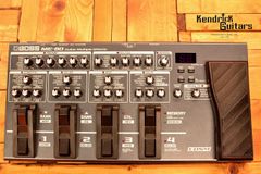 BOSS ME-80 マルチエフェクター アタッシュケース付き（鍵なし