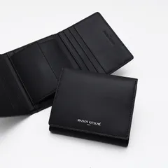 MAISON KITSUNE メゾン キツネ 財布 三つ折り財布 MAISON KITSUNE PARIS トライフォールド ウォレット QU05702 LR0072 レディース ユニセックス ブラック 牛革 スナップボタン開閉 コインポケット シンプルのサムネイル