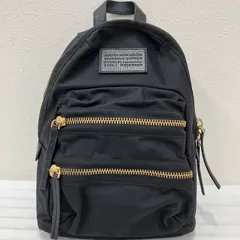 3115　MARC BY MARC JACOBS　マークバイマークジェイコブス　リュックサック　リュック　バックパック　デイパック　ブラック　黒　無地　ゴールド金具　シンプル　きれいめ　カジュアル