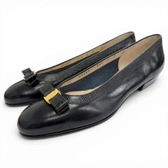 美品】PRADA バレリーナ リボン ロゴ レザー ブラック 35 - メルカリ