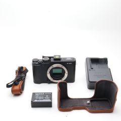 美品】FUJIFILM XQ1 バッテリー・ケースおまけ - メルカリ