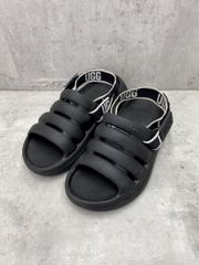 UGG ブラック サンダル ストラップ付き - メルカリ