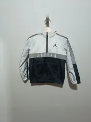 ジョーダン KIDS フードAnorak（アノラック）ウィンドブレーカー 110 (26A386)のサムネイル