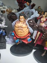 激安処分！25センチ！ワンピース旧四皇SDフィギュア白ひげシャンクス