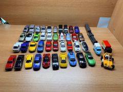 トミカ まとめ売り 200台程 - メルカリ