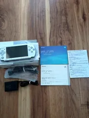 ＰＳＰ「プレイステーション・ポータブル」ミスティック・シルバー（ＰＳＰ３０００ＭＳ）