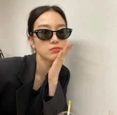 美品】Ray-Ban Ninaサングラス クリアフレーム キャットアイ - メルカリ