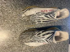 アディダス イージーブースト 350 V2 ゼブラ
