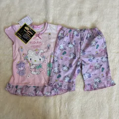 新品　キティ　蓄光　光　半袖パジャマ110cmのサムネイル