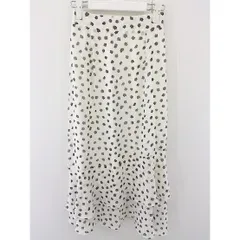 ◇ natural couture ナチュラルクチュール 花柄 ロング フレア スカート サイズF オフホワイト ブラック レディース  【中古】 【1206070011642】のサムネイル