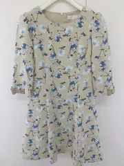 ◇ UNIVERVAL MUSE ユニバーバル ミューズ 花柄 フラワー 七分袖 ミニ ワンピース ベージュ ブルー レディース  【中古】 【1206210014199】のサムネイル