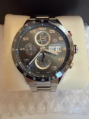 【美品】TAG Heuer カレラ キャリバー16 クロノグラフ グレー文字盤 デイデイト 自動巻 メンズ腕時計のサムネイル
