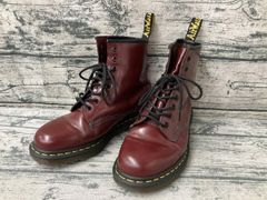 ドクターマーチン「1490 10ホールブーツ」チェリーレッド（型番：10092