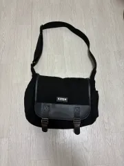 キルシー ポケット ブラック メッセンジャーバッグのサムネイル