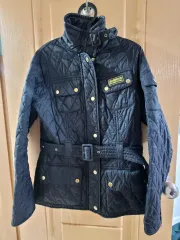BARBOUR バブアー インターナショナル タートルネック キルティング ジャケット (ブラック) 正規品 uk10 サイズ