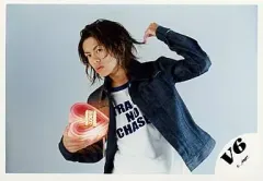 【中古】生写真(ジャニーズ) V6/森田剛/横型・上半身・ジャケット黒・インナーTシャツ白・手にハート・左手上げ・背景グレー/公式生写真のサムネイル