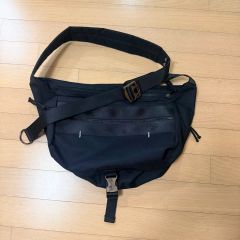 アレキサンダーリーチャン×クローム 大きめショルダーバック ブラック
