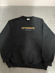 VETEMENTS ヴェトモン ロンT 袖ロゴ レインボー - メルカリ