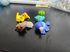ポケットモンスター 眠る ぐうたら フィギュア + ステッカー ピカチュウ フシギダネ コロモリ ヌメラ