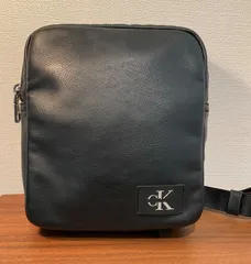 Calvin Klein Jeans レザーショルダーバッグ 黒のサムネイル