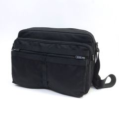 【美品/近現行】プラダ メッセンジャーバッグ 三角ロゴ 黒VS0255 A4対応 美品/近現行】プラダ メッセンジャーバッグ 三角ロゴ 黒VS0255 A4対応