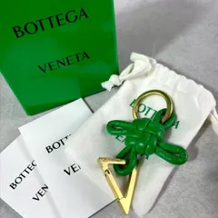 美品✨BOTTEGA VENETA ボッテガヴェネタ トライアングルレザーチャーム キーリング 箱付き 現行モデル 近年 グリーン ゴールド 緑 男女兼用 ユニセックス メンズ レディース イントレチャート