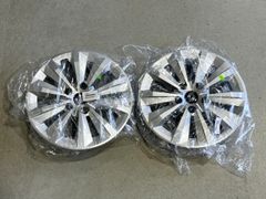 新品】ルノー・カングーⅡ用純正ホイール5穴＋ホイールキャップ2本①