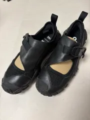 ハイク x アディダス