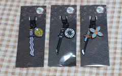 3種価格)鬼滅の刃 日輪刀 キーホルダー しのぶ 竈門 炭治郎 伊黒 小芭内 キーホルダー 未開封