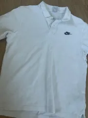 ナイキ 白 カラーTシャツ