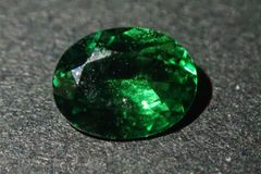 グリーン系ジルコン 0.75ct 天然ルース ジュエリー制作に - メルカリ