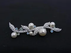 ■美品■ SWAROVSKI スワロフスキー ラインストーン パール ピンブローチ ピンバッチ アクセサリー シルバー系 ライトブルー系 DN1699