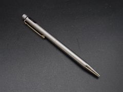 廃盤品‼️パイロット クオーツ付きボールペン 2色多機能 - メルカリ