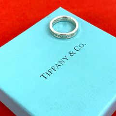 Tiffany & Co. NYノーツ ナローリング 8号 箱、ポーチ、リボン付