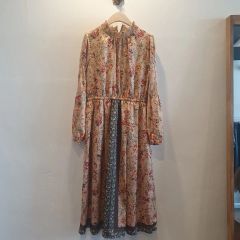 【美品】アトリエまりこ花柄綿ワンピース　ピンクレースお花付き 美品】アトリエまりこ花柄綿ワンピース ピンクレースお花付き - メルカリ