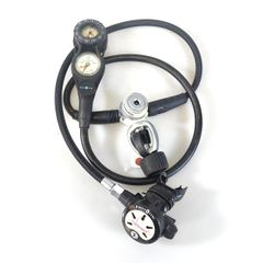 SCUBAPRO レギュレーターセット 3回使用 美品 3連ゲージ付き - メルカリ
