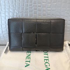 Bottega Veneta 長財布 カセット ラージ フラップウォレット - メルカリ Bottega Veneta 長財布 カセット ラージ フラップウォレット - メルカリ