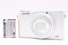 FUJIFILM XQ1 シルバー コンパクトデジタルカメラ - メルカリ