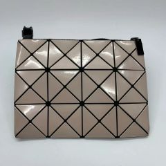 美品】BAOBAO ISSEYMIYAKE ポーチ 小物入れ グレー - メルカリ