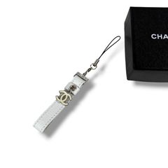 CHANEL シャネル ロゴ ネックストラップ ノベルティスマホ - メルカリ