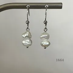 小さなバロック淡水パール　2粒　ピアス　・・✽・・　〈真珠　結婚式　ウェディング　サージカルステンレス　フック〉